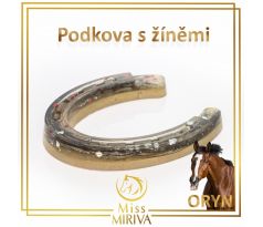 Podkova s žíněmi pro štěstí